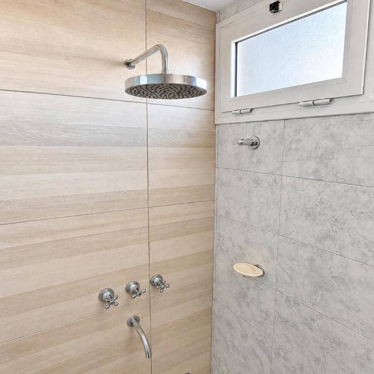 Casa con Pileta para Familias a 5 Minutos del Centro - Four-Bedroom House - 24