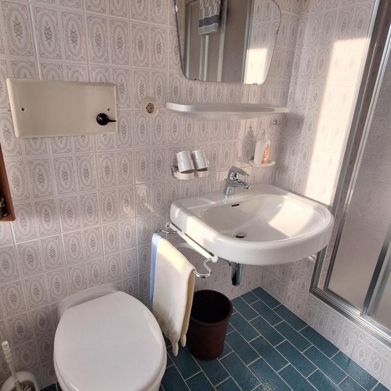 Haus Alpenfriede - Doppelzimmer mit Seeblick - 12