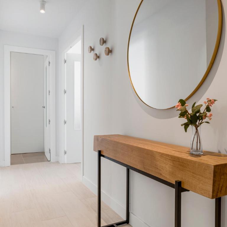 Stylish Poolview City Apartment - Three-Bedroom Apartment with Balcony - 13