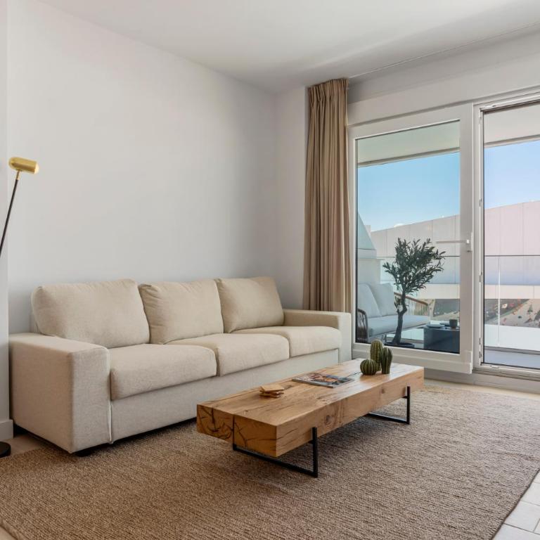 Stylish Poolview City Apartment - Three-Bedroom Apartment with Balcony - 25