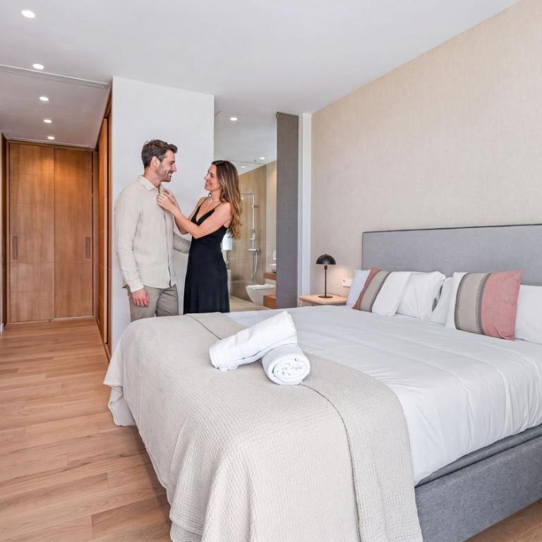 VACATION MARBELLA I Villa Trophy, Built in 2026, Private Turquoise Pool, 6BDR, Walking Distance to Los Naranjos, Minutes from Puerto Banus, Luxury Interiors, Private GYM, Lounge Bar - Villa Superior - 17