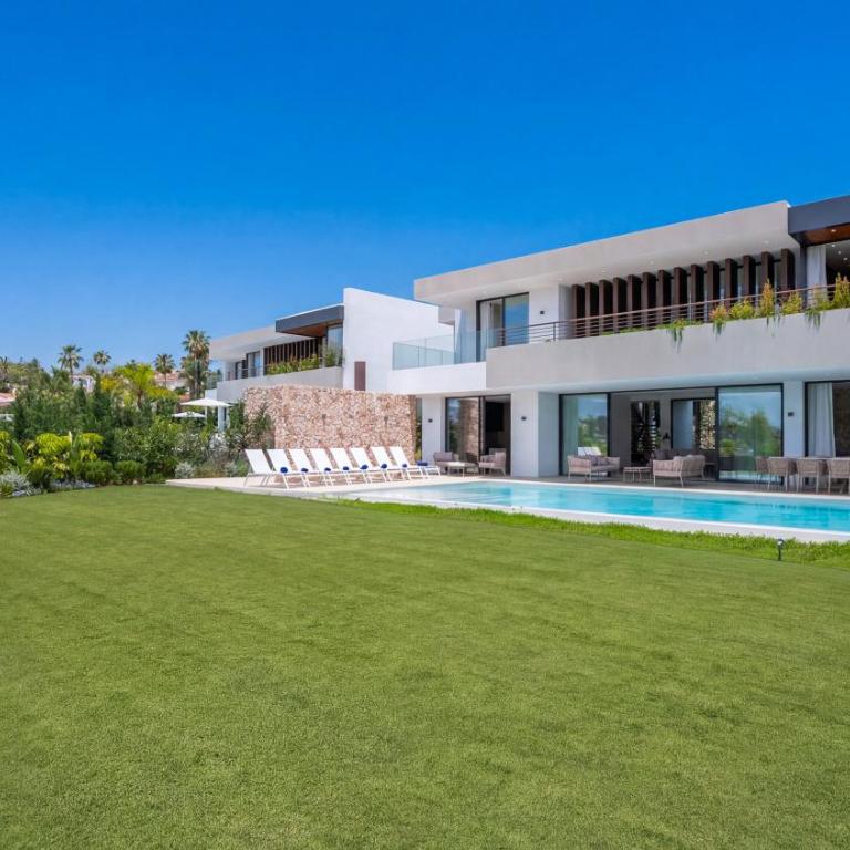 VACATION MARBELLA I Villa Trophy, Built in 2026, Private Turquoise Pool, 6BDR, Walking Distance to Los Naranjos, Minutes from Puerto Banus, Luxury Interiors, Private GYM, Lounge Bar - Villa Superior - 21
