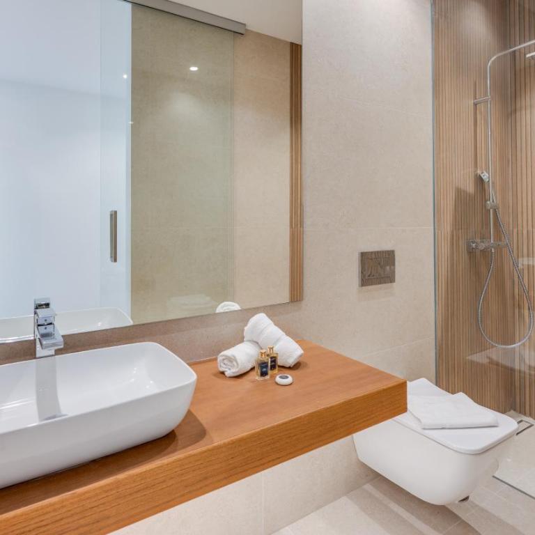 VACATION MARBELLA I Villa Trophy, Built in 2026, Private Turquoise Pool, 6BDR, Walking Distance to Los Naranjos, Minutes from Puerto Banus, Luxury Interiors, Private GYM, Lounge Bar - Villa Superior - 22