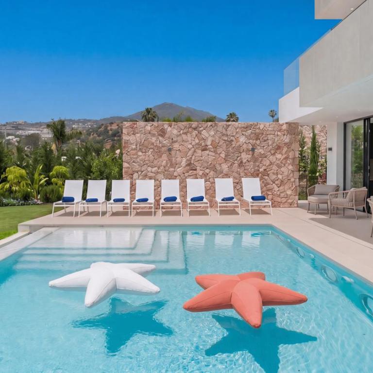 VACATION MARBELLA I Villa Trophy, Built in 2026, Private Turquoise Pool, 6BDR, Walking Distance to Los Naranjos, Minutes from Puerto Banus, Luxury Interiors, Private GYM, Lounge Bar - Villa Superior - 31