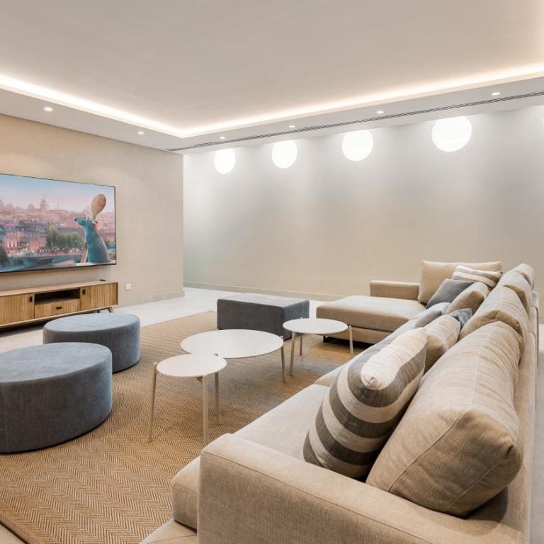 VACATION MARBELLA I Villa Trophy, Built in 2026, Private Turquoise Pool, 6BDR, Walking Distance to Los Naranjos, Minutes from Puerto Banus, Luxury Interiors, Private GYM, Lounge Bar - Villa Superior - 52