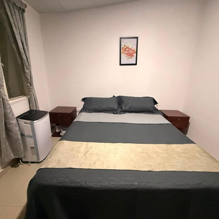Apartamento moderno con aire y parqueadero - Three-Bedroom Apartment - 12