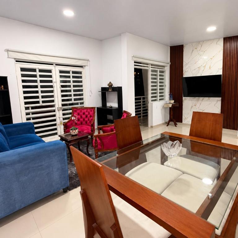 Apartamento moderno con aire y parqueadero - Three-Bedroom Apartment - 1