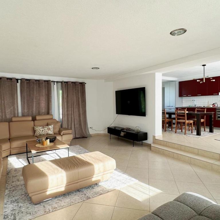Layal Residence Exclusive 3 Floor House - Three-Bedroom House - 9
