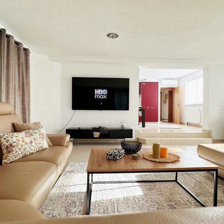 Layal Residence Exclusive 3 Floor House - Three-Bedroom House - 10