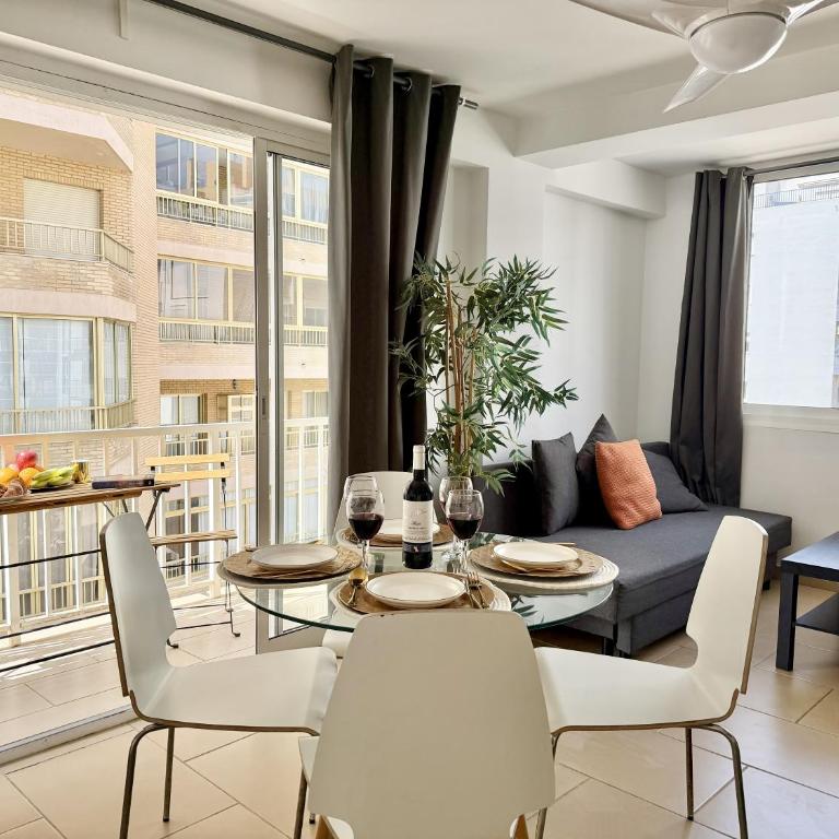 Premium Apartment Terrace & Beachfront by TuriVida - Apartment mit Balkon - 1