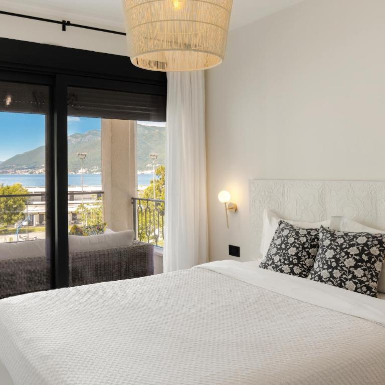 Luxurious Bohemian Residence with Pool - Apartman sa 2 Spavaće Sobe, Terasom i Pogledom na More - 6