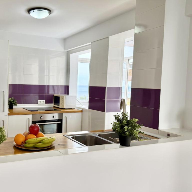 Premium Apartment Terrace & Beachfront by TuriVida - Apartment mit Balkon - 4