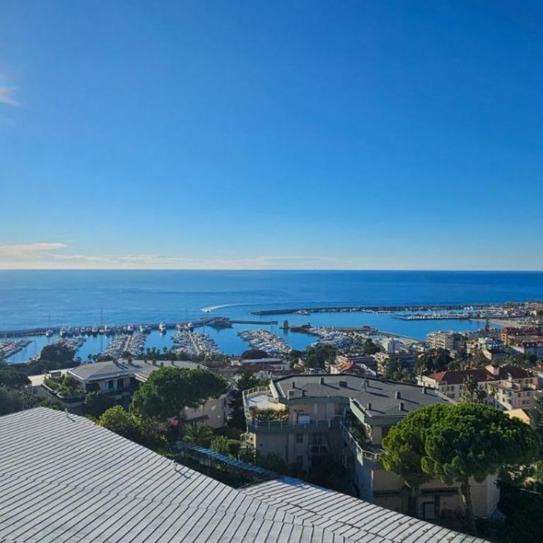 Appartamento con suggestiva vista mare a Sanremo - Appartamento con 2 Camere da Letto, Terrazza e Vista Mare - 45