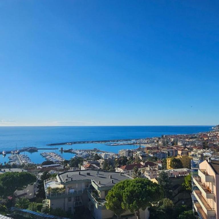 Appartamento con suggestiva vista mare a Sanremo - Appartamento con 2 Camere da Letto, Terrazza e Vista Mare - 57