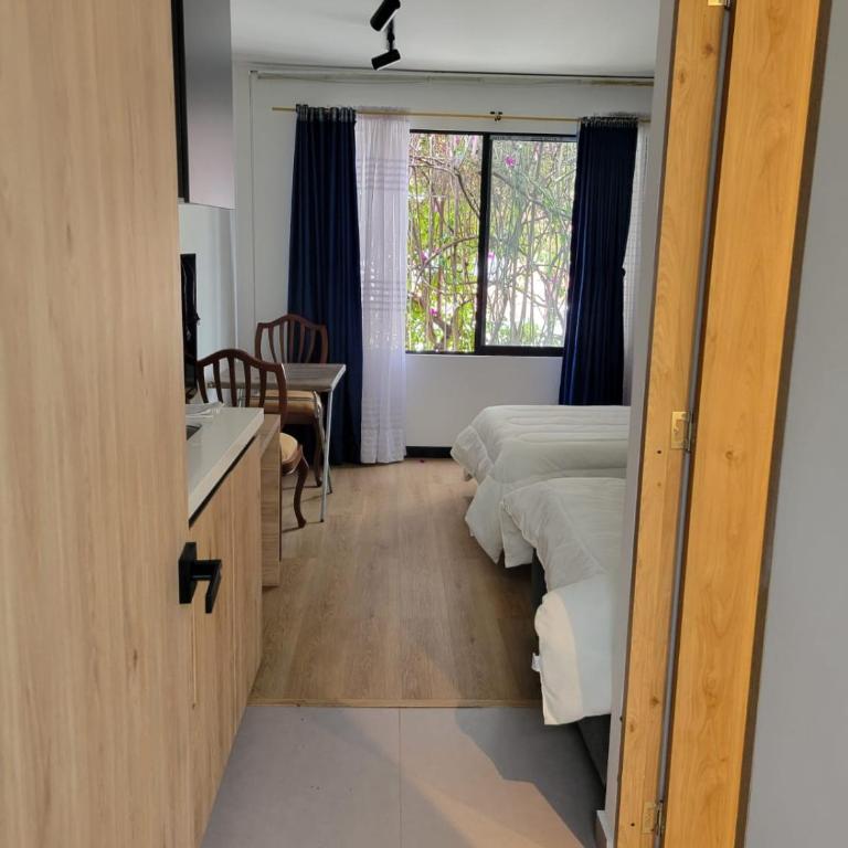 Loft cómodo en La Esmeralda ,Simón Bolívar, Vive Claro con cocina y baño privado - Estudio Deluxe con cama grande - 3