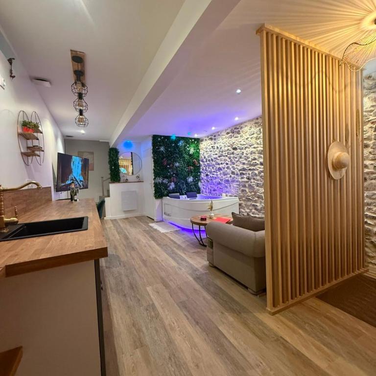 Villa Romance Intime Prestige -Jacuzzi Privatif, , Table a massage , Fauteuil tantra, Balançoire romantique - Villa 1 Chambre - 8