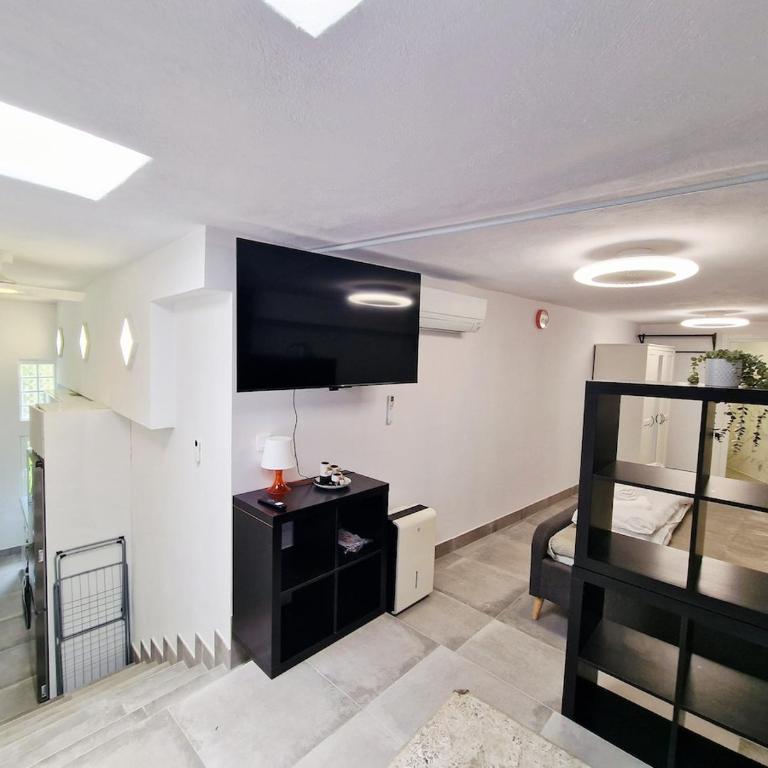 Urogallos Garden Villas Studio Retreat - Estudio Deluxe con cama grande - 5