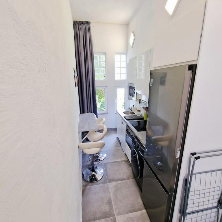Urogallos Garden Villas Studio Retreat - Estudio Deluxe con cama grande - 39