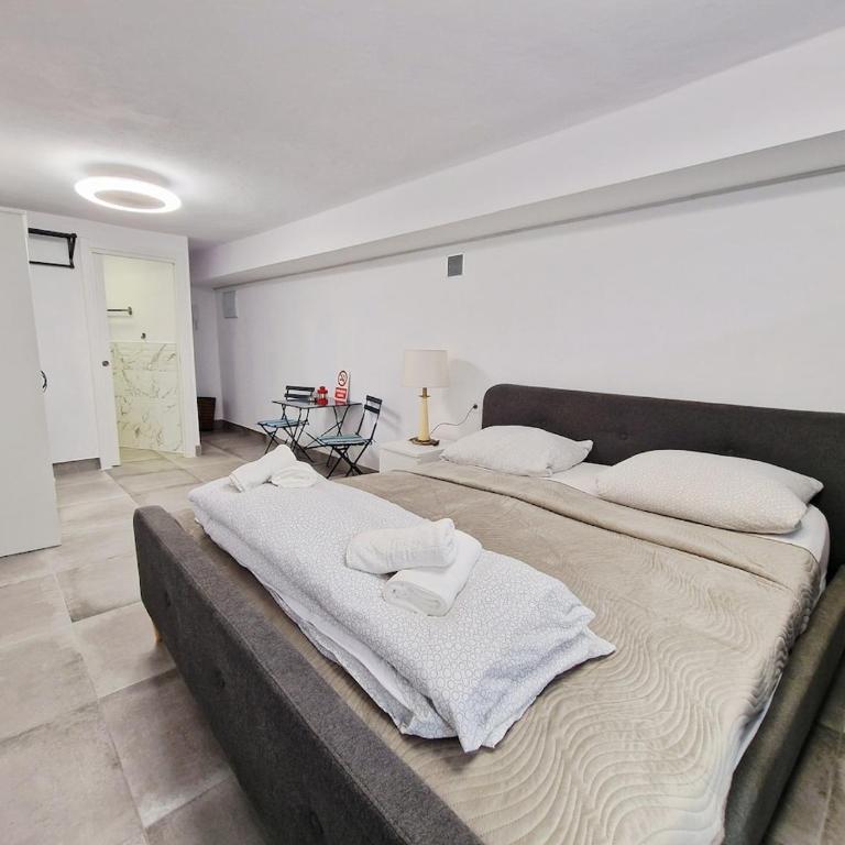 Urogallos Garden Villas Studio Retreat - Estudio Deluxe con cama grande - 40