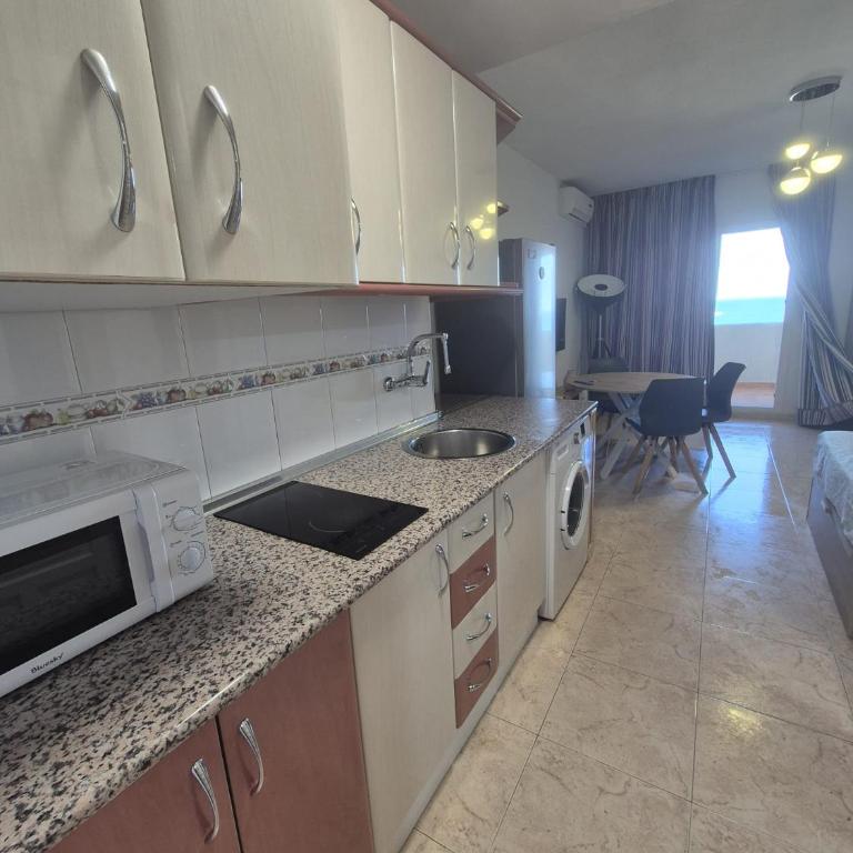 Benalbeach con vistas en primera linea de playa - Appartement 1 Chambre - 24