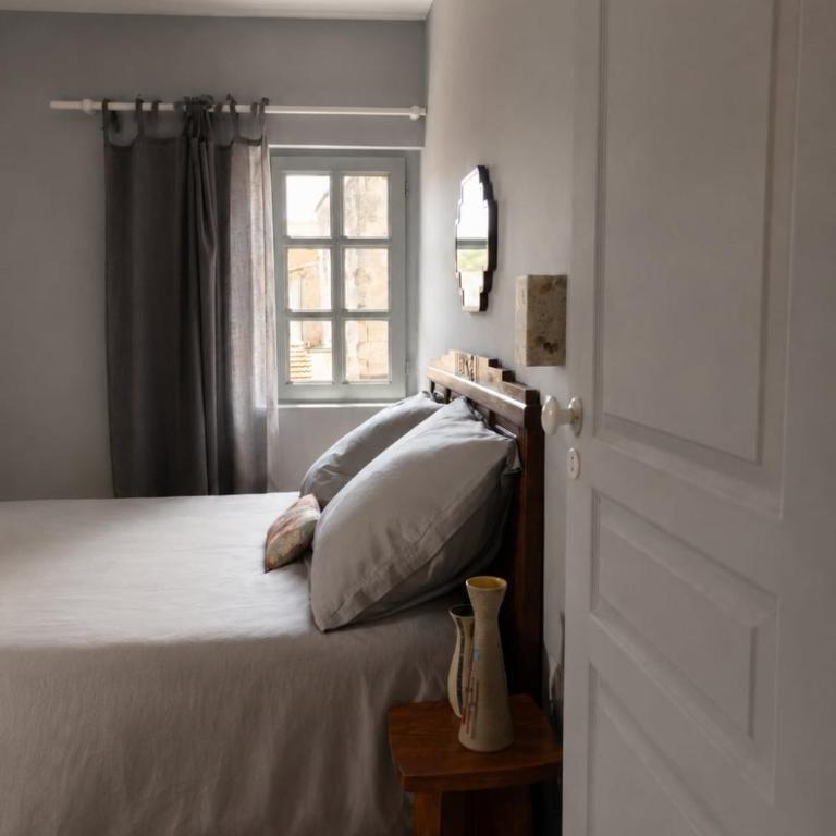 Town House with Private Pool in Arles Center - Four-Bedroom House - 11