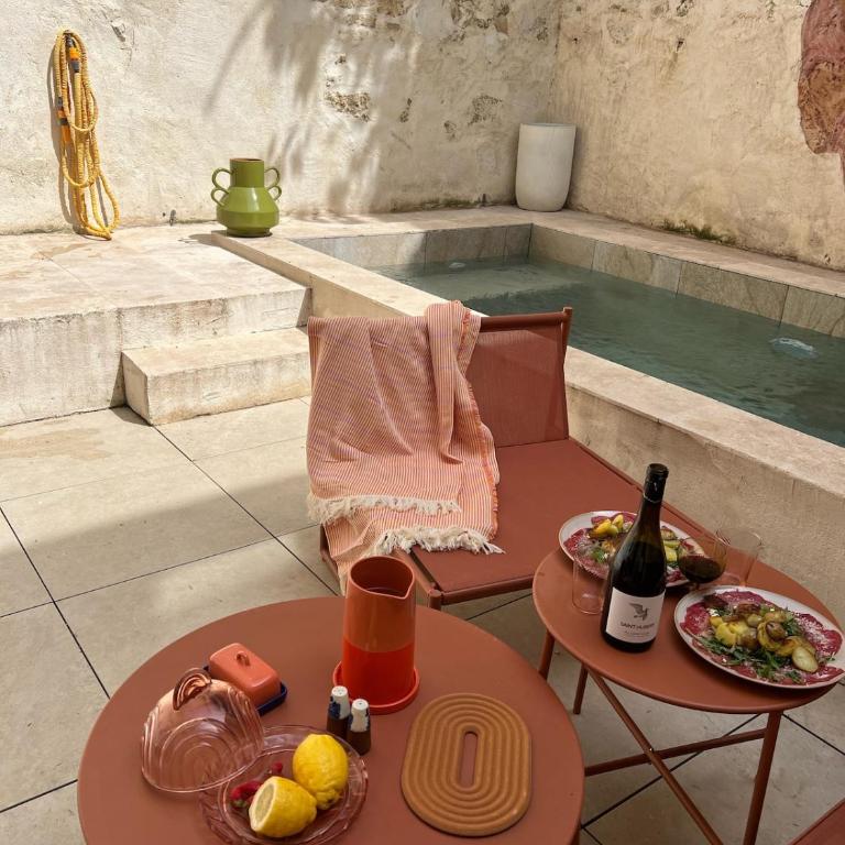 Town House with Private Pool in Arles Center - Four-Bedroom House - 24