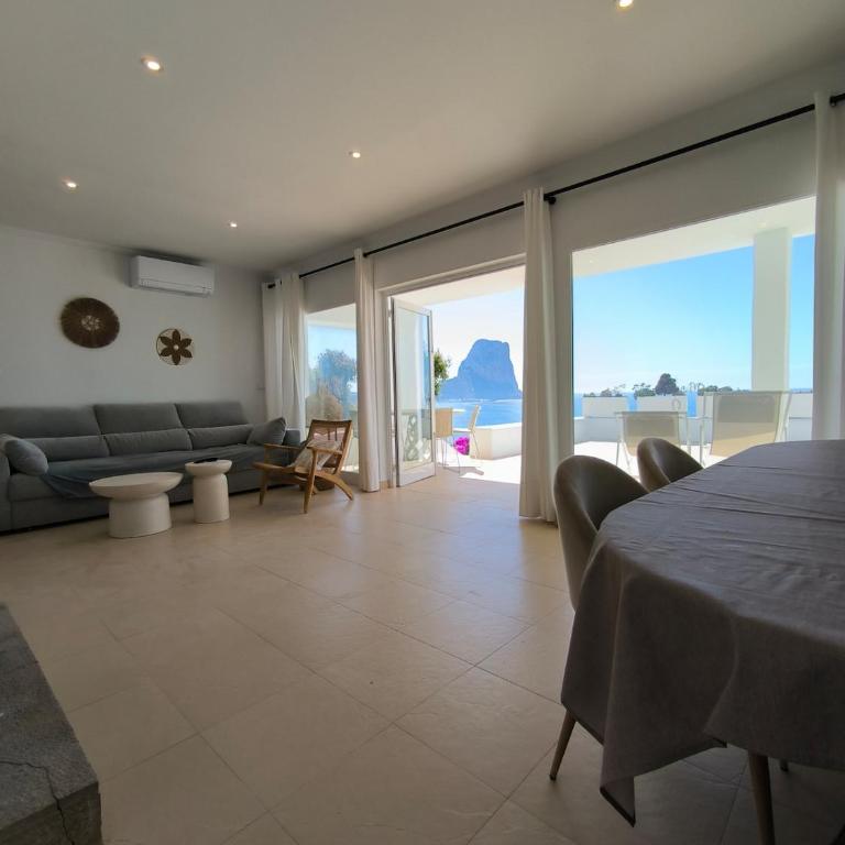 Frontline of the sea, 3 rooms 2 baths, Parking - Three-Bedroom Villa - 4