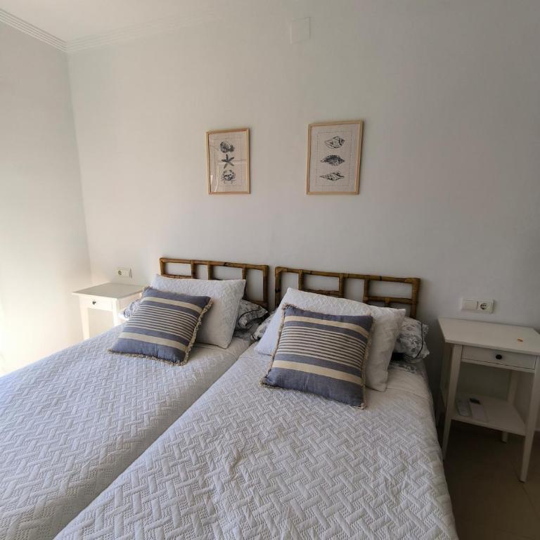 Frontline of the sea, 3 rooms 2 baths, Parking - Three-Bedroom Villa - 13