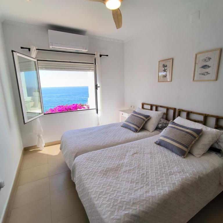 Frontline of the sea, 3 rooms 2 baths, Parking - Three-Bedroom Villa - 12