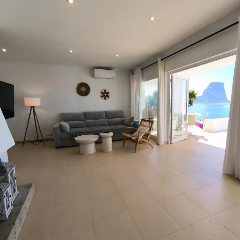 Frontline of the sea, 3 rooms 2 baths, Parking - Three-Bedroom Villa - 8