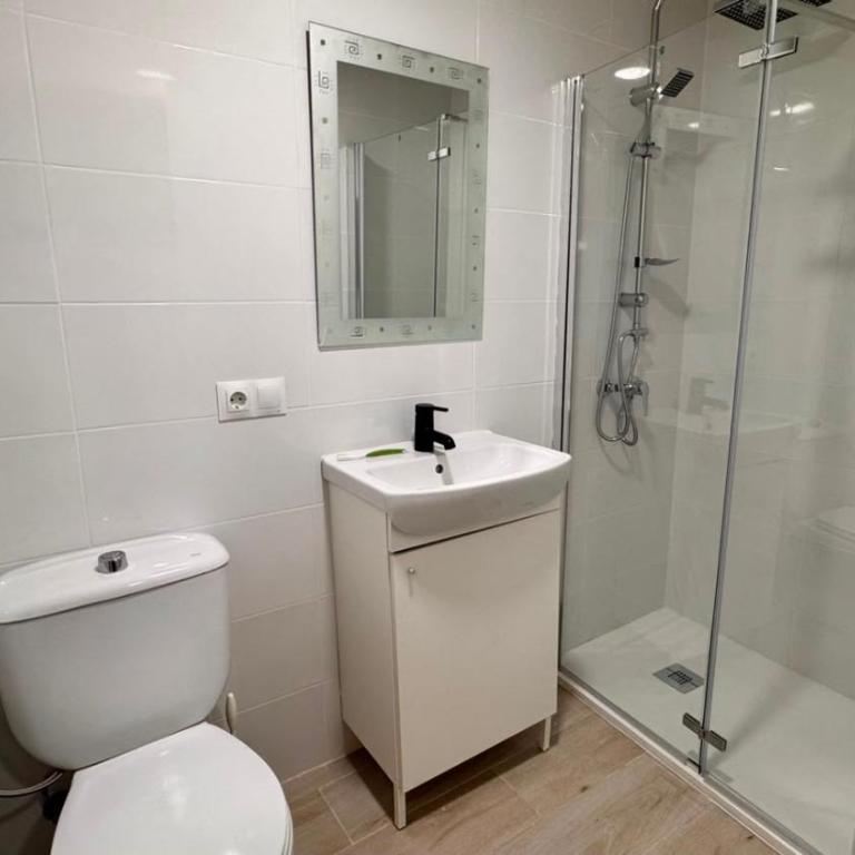 Pensión Thessa - Double Room with Private Bathroom - 5