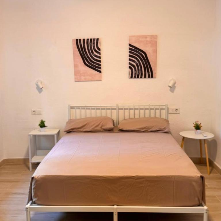 Pensión Thessa - Double Room with Private Bathroom - 9