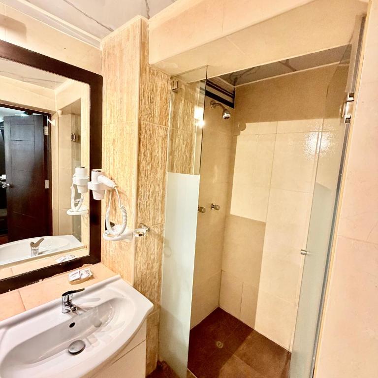 Mama's House - Habitación Doble con baño - 2 camas - 1