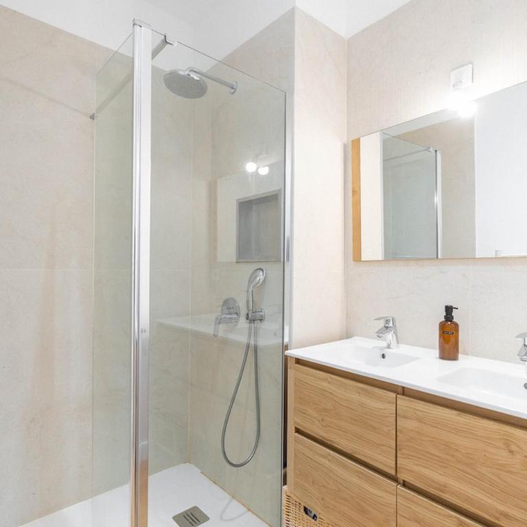 Beau 1 chambre - lumineux, calme & plein centre - One-Bedroom Apartment - 9