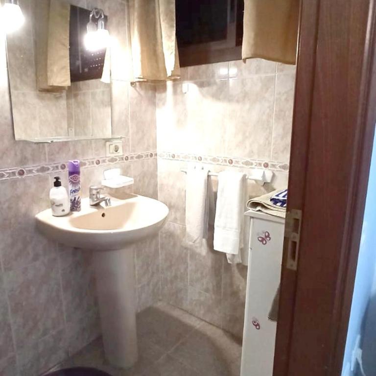 Los Cristianos Big Room with property bathroom in shared apartment - Habitación Individual con baño privado - 2