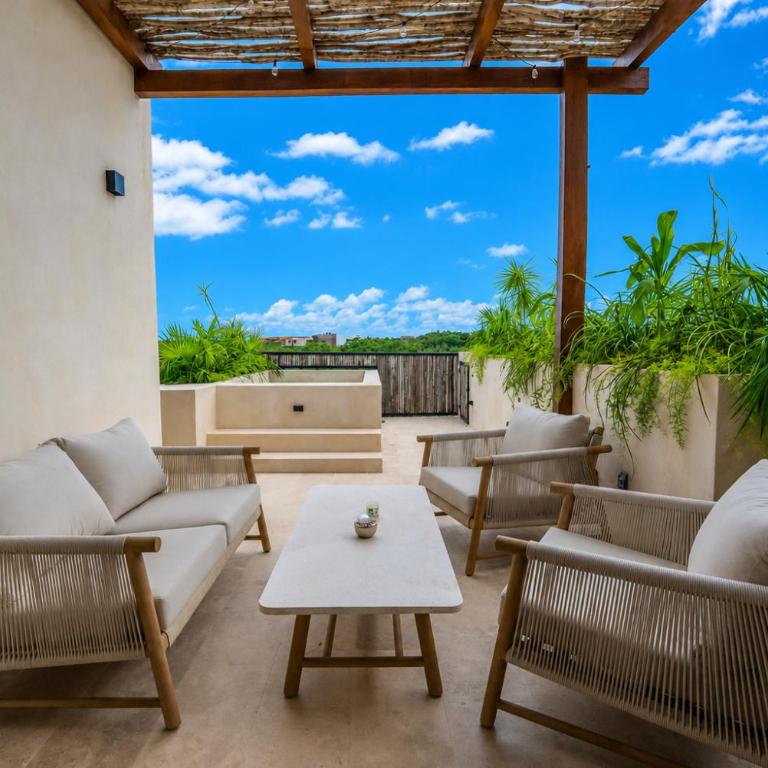 2-Story Penthouse with Private Jacuzzi 5 Min Beach - Penthouse Apartment - 2