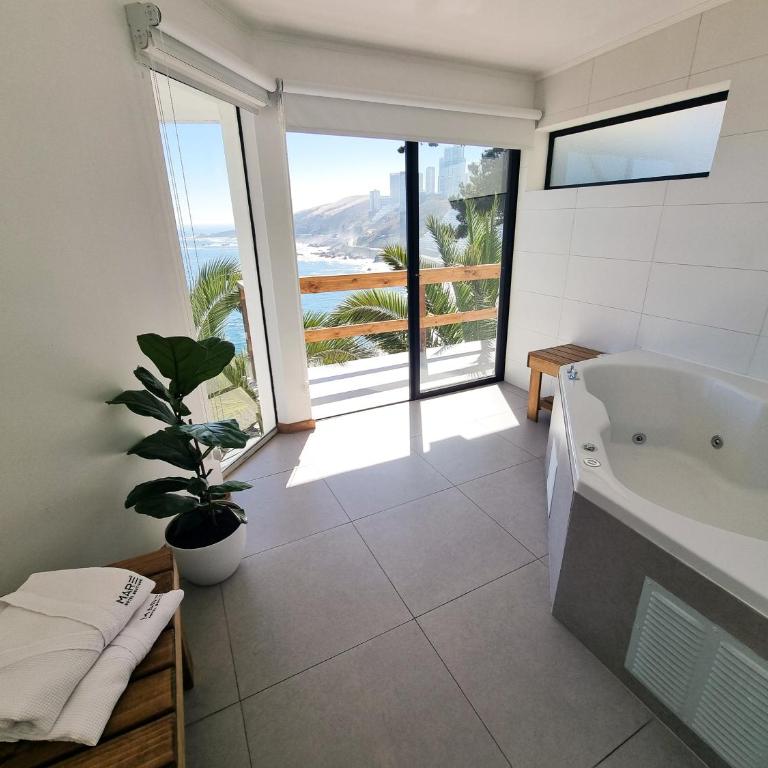 Maré Hotel Boutique - Deluxe Suite with Sea View - 9