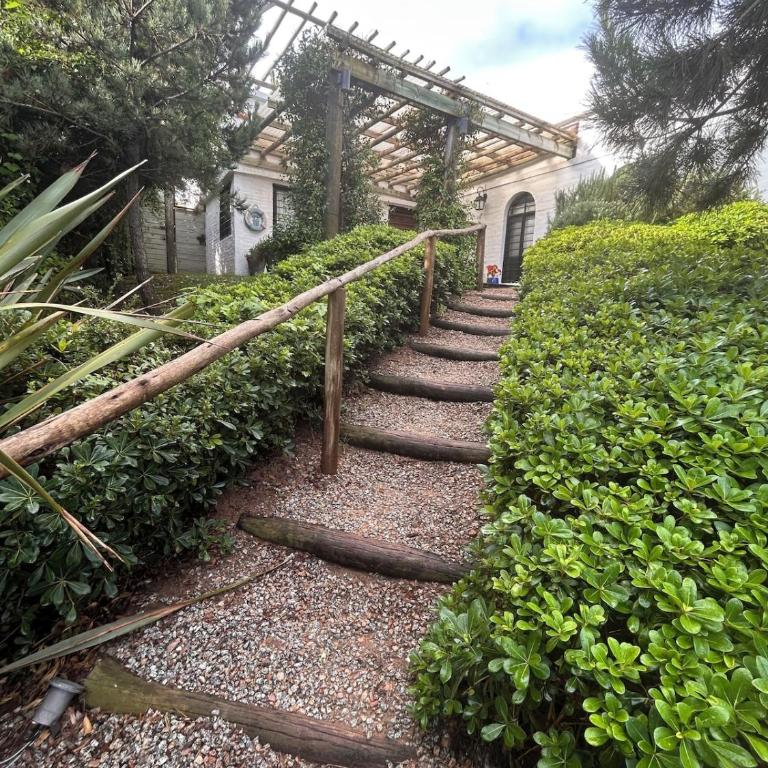 Spacious 4-bedroom house with a pool across the street from Ocean Park beach - Casa - 23