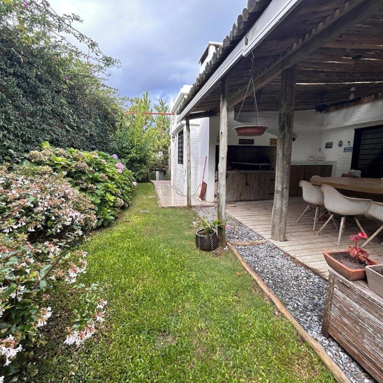 Spacious 4-bedroom house with a pool across the street from Ocean Park beach - Casa - 27