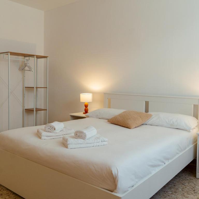 Karma flower - Chambre Double avec Salle de Bains Commune - 1