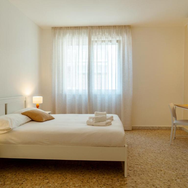 Karma flower - Chambre Double avec Salle de Bains Commune - 7