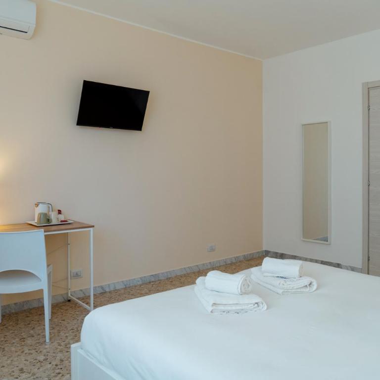 Karma flower - Chambre Double avec Salle de Bains Commune - 8
