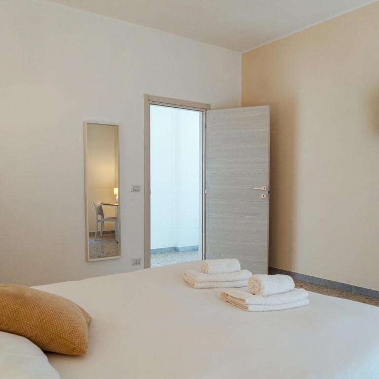 Karma flower - Chambre Double avec Salle de Bains Commune - 2