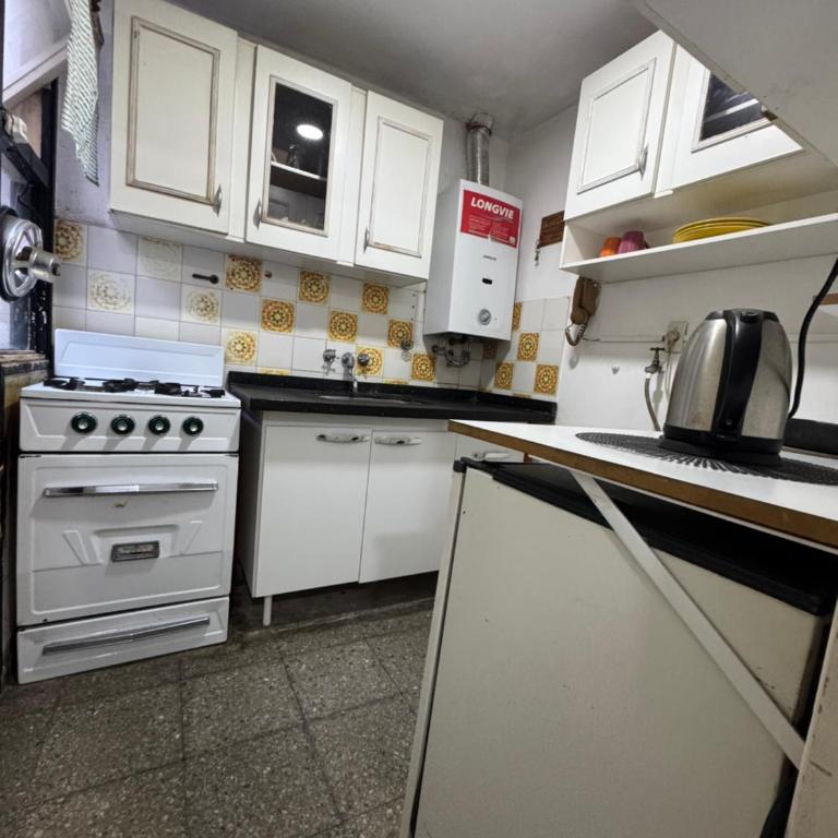 Departamento en el centro de Mendoza a metros de Aristides Villanueva y Parque General San Martín - Apartamento de 2 dormitorios - 2
