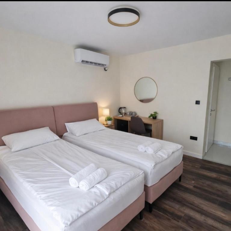 Apartmani Sjenjak Prestige - Double or Twin Room - 5