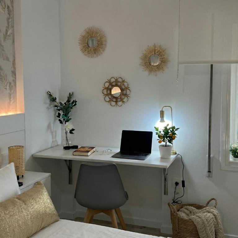 Oasis de Luz y Diseño ,Tu Refugio con Terraza y Piscina , cerca de la Playa - One-Bedroom Apartment - 4