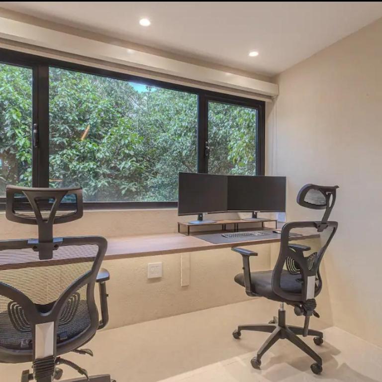 Espectacular apartamento con jacuzzi, recien remodelado, Poblado, Medellin - Three-Bedroom Apartment - 6