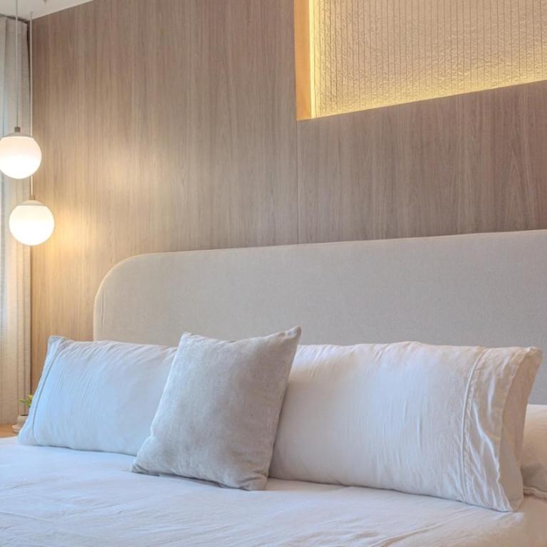 Espectacular apartamento con jacuzzi, recien remodelado, Poblado, Medellin - Three-Bedroom Apartment - 17