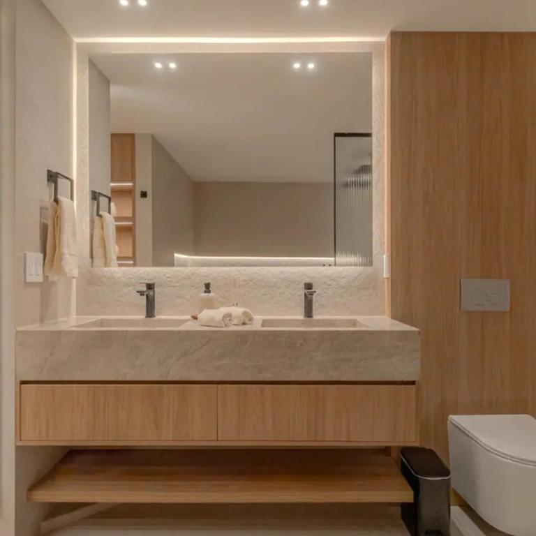 Espectacular apartamento con jacuzzi, recien remodelado, Poblado, Medellin - Three-Bedroom Apartment - 18