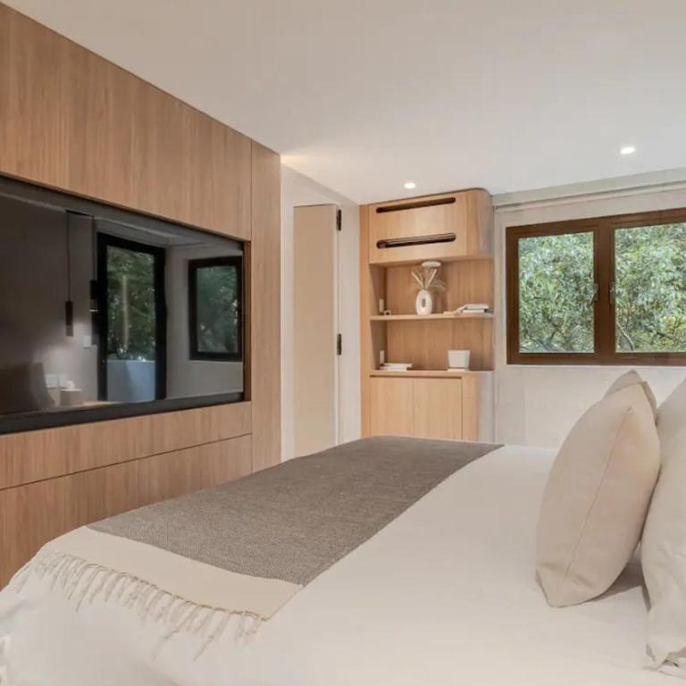 Espectacular apartamento con jacuzzi, recien remodelado, Poblado, Medellin - Three-Bedroom Apartment - 19